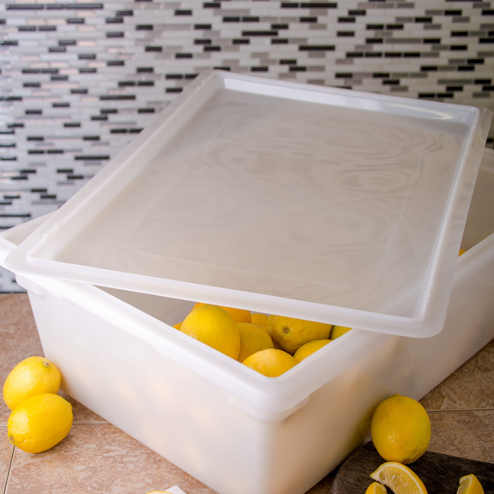 Storplus Carlisle 18X26 White Food Box with Lock-Tight Lid (10647-02)